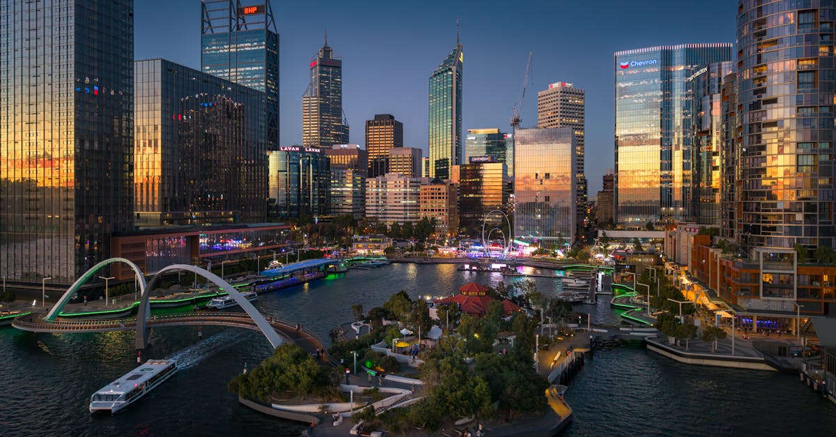 Boosting Confidence in Visual Arts through Expert Guidance